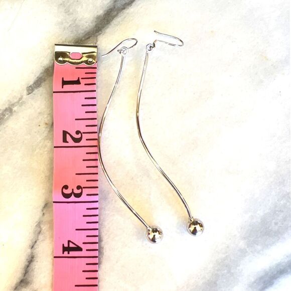 Minimalist silver plated drop earrings with wave and ball - Picture 6 of 6